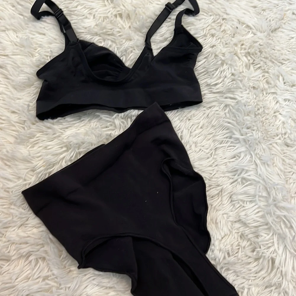 Skims sculpting set Brallete and core control thong - Picture 4 of 6